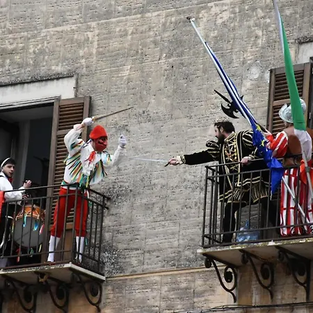 Tra Chiazza E Casteddu Daire *